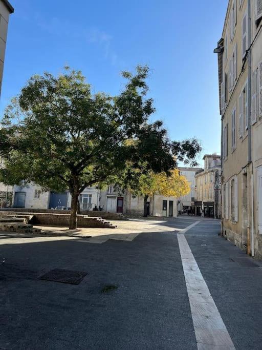 Le Logis Des Templiers Vieux Port Apartment ลาโรแชล ภายนอก รูปภาพ