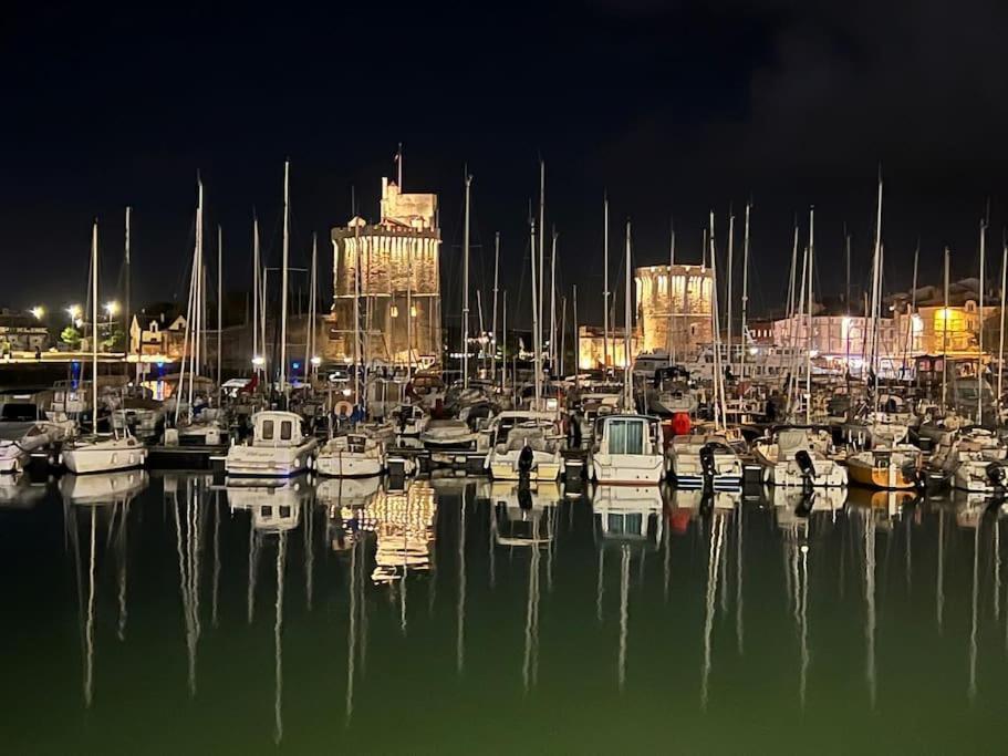 Le Logis Des Templiers Vieux Port Apartment ลาโรแชล ภายนอก รูปภาพ