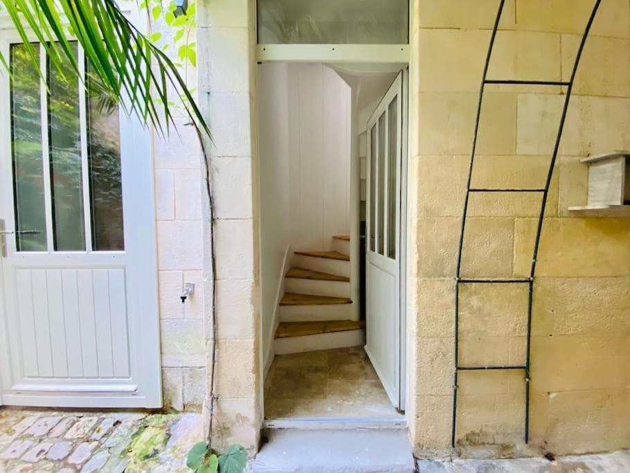 Le Logis Des Templiers Vieux Port Apartment ลาโรแชล ภายนอก รูปภาพ