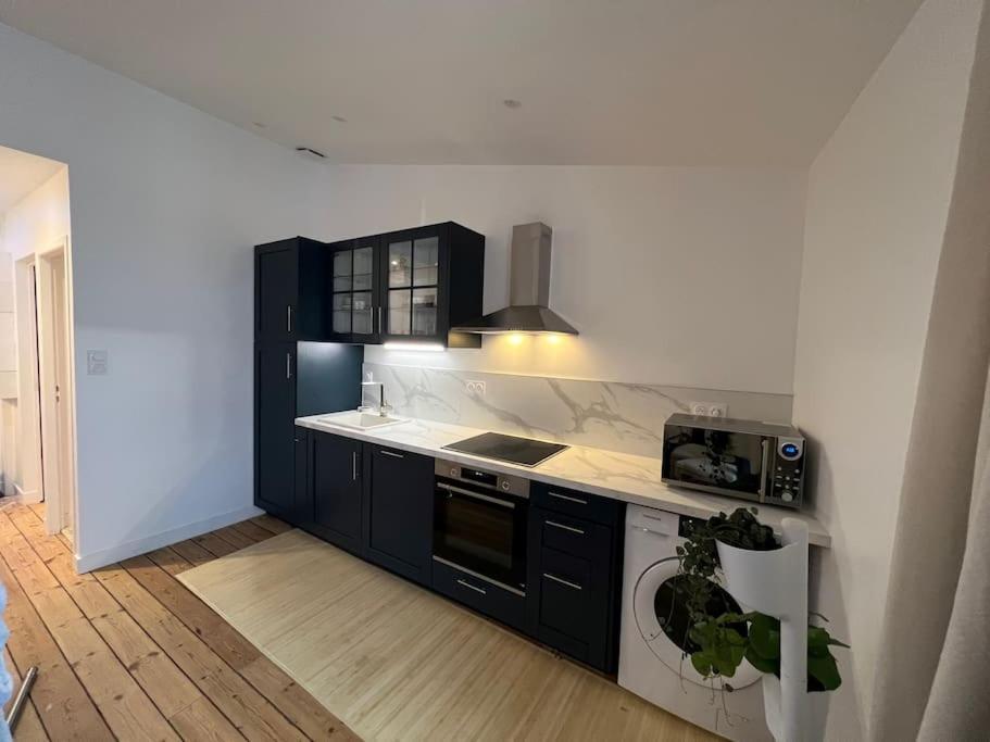 Le Logis Des Templiers Vieux Port Apartment ลาโรแชล ภายนอก รูปภาพ