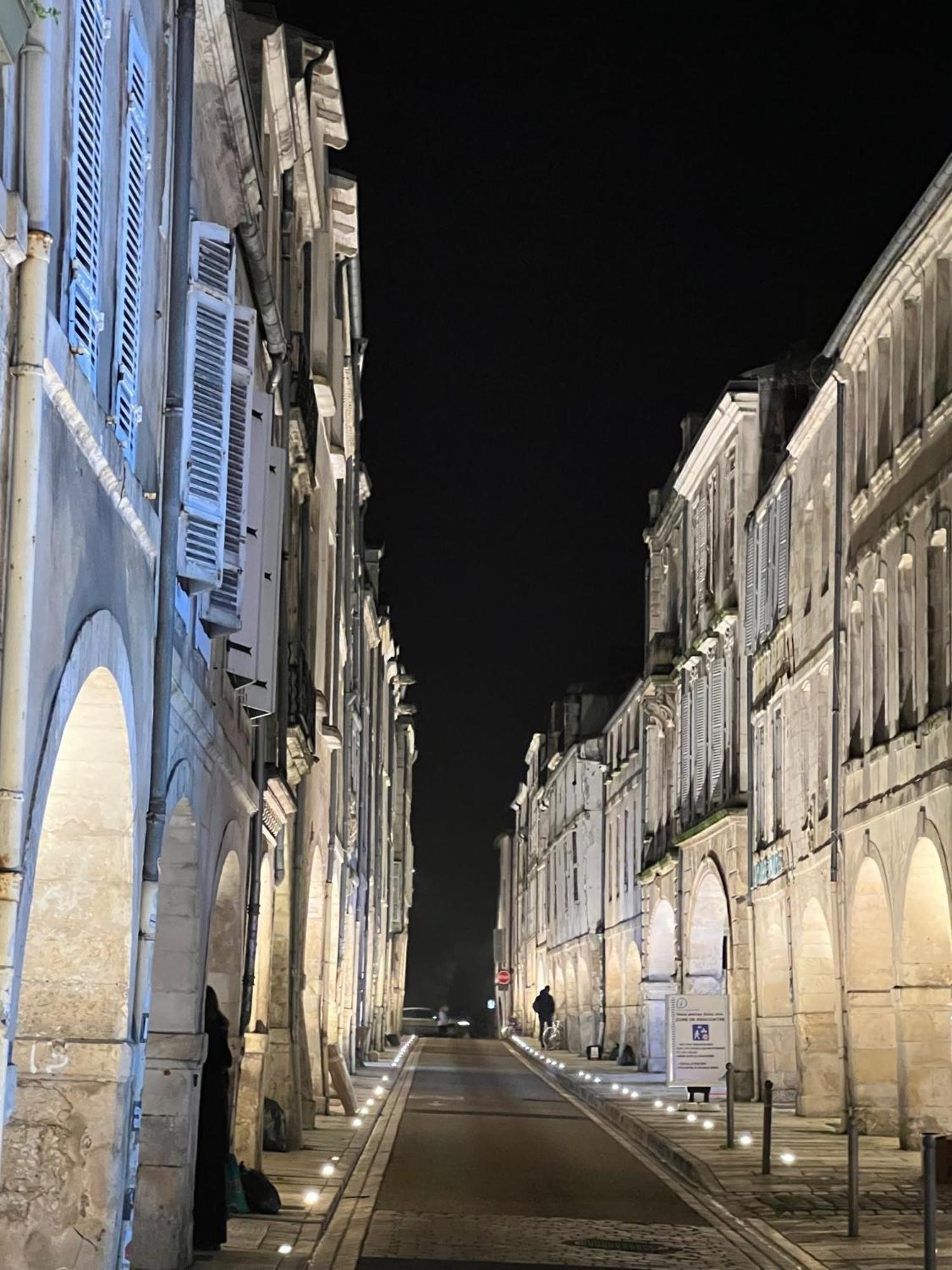 Le Logis Des Templiers Vieux Port Apartment ลาโรแชล ภายนอก รูปภาพ